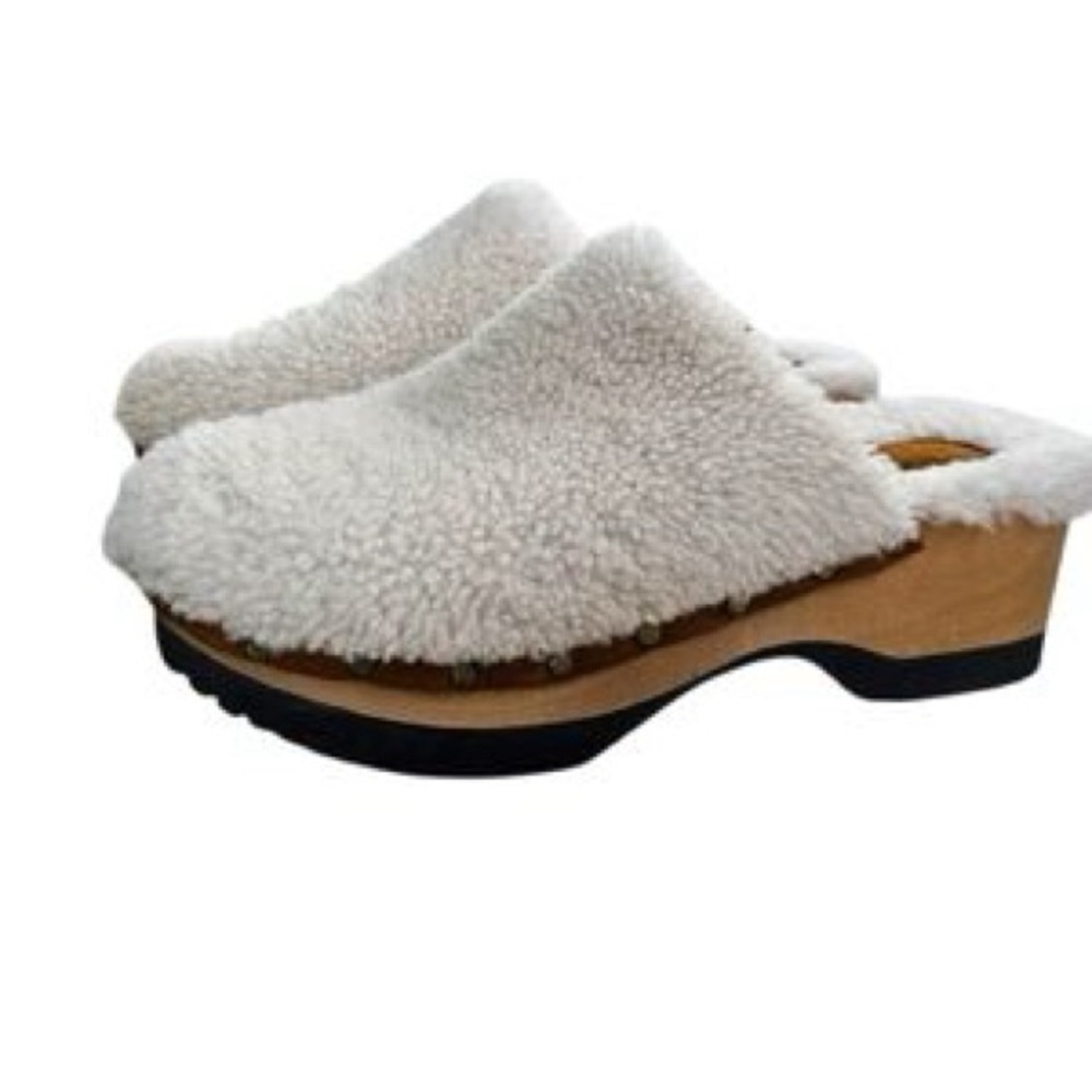 NWOT M. Gemi The Greta Shearling Clogs
